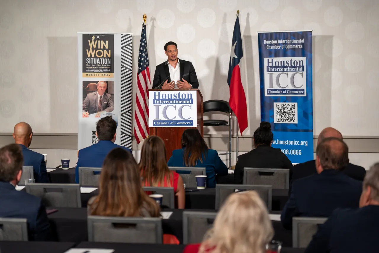 Kiva Geiger teaching a room at the Houston Intercontinental Chamber of Commerce